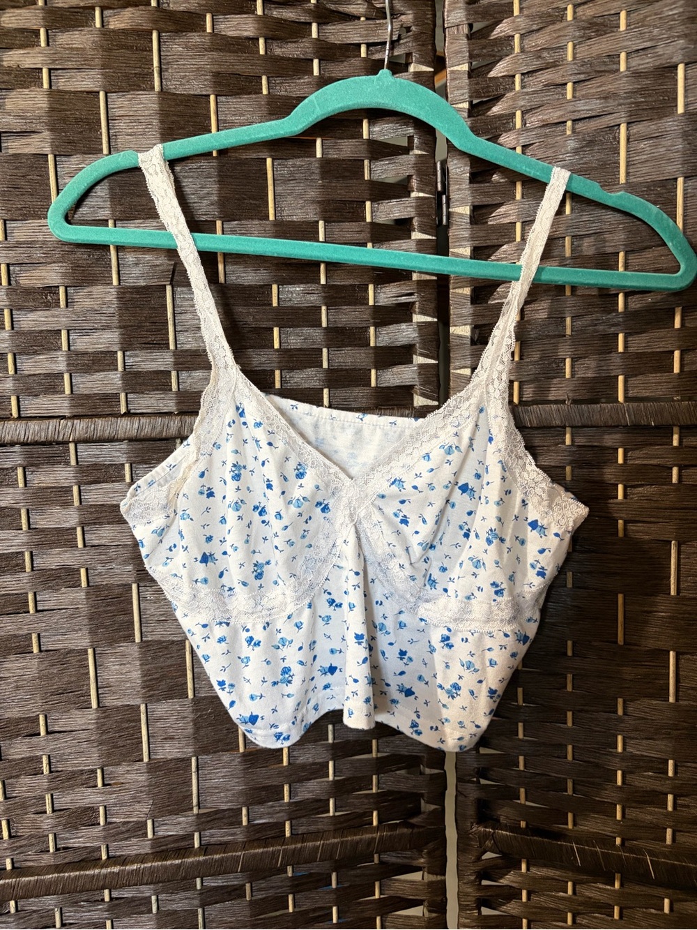 ROMWE White Crop Top with Blue Floral Print